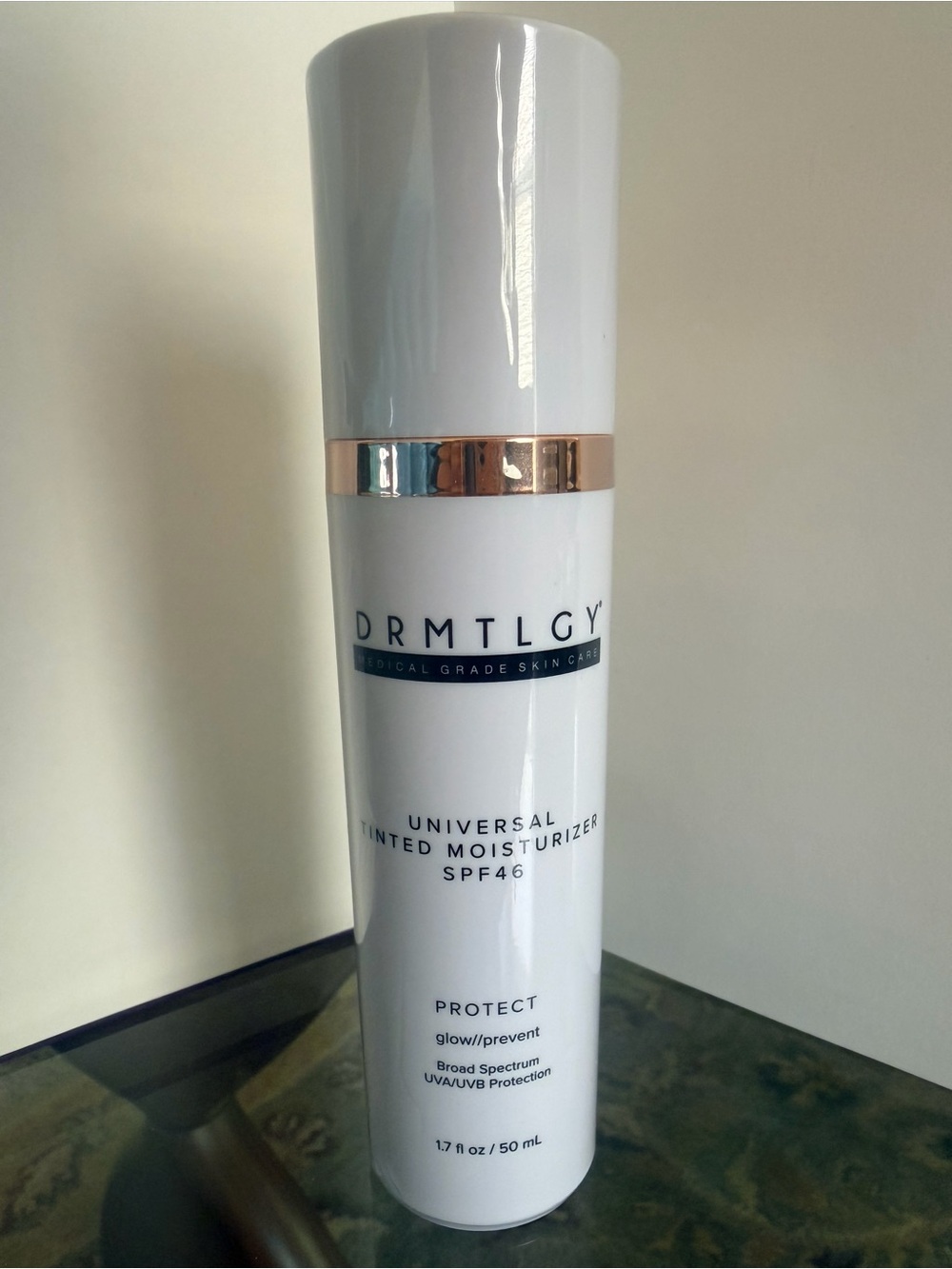 Drmtlgy Universal Tinted Moisturizer SPF46 - Picture 2 of 4